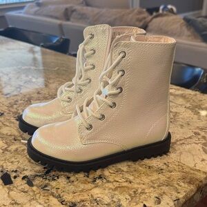 Shimmering Kids Lace-Up Boots - Cream